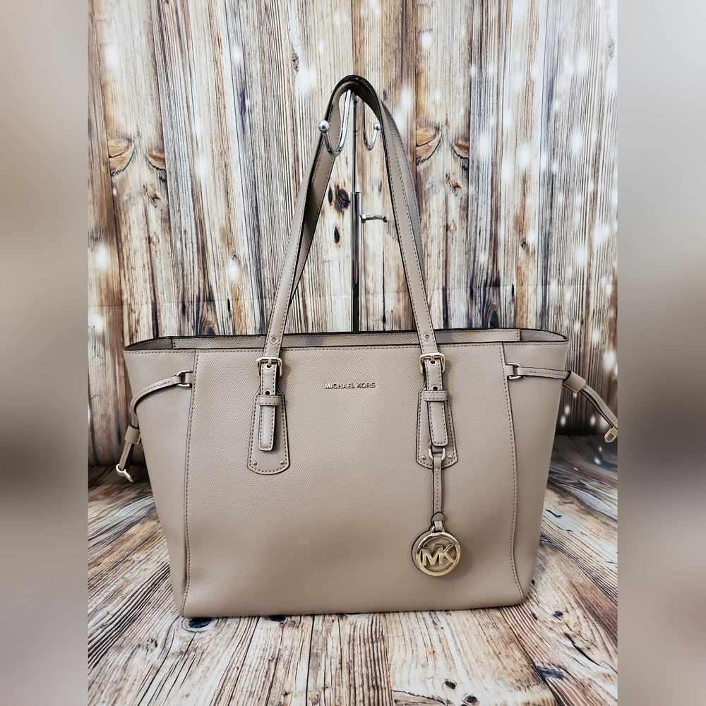 Michael Kors Voyager Medium Crossgrain Leather Tote
